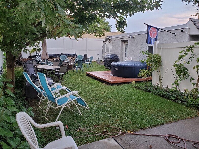 Building Photo - 2411 Patane Ave