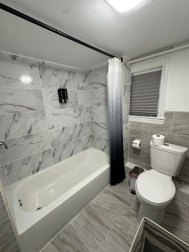 Building Photo - 124 N Portland Ave