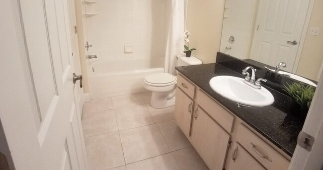 Building Photo - Gorgeous 2/2 condo for rent next to Waterford Lakes Town Center and UCF.