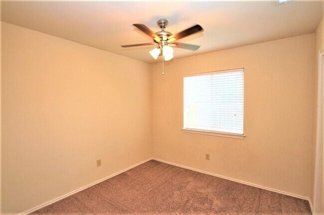 Building Photo - 605 Elder Way