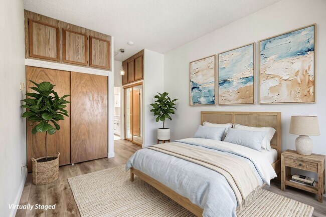 Building Photo - La Jolla Pines- Top Level 2 Bed/2 Ba Available Now!!