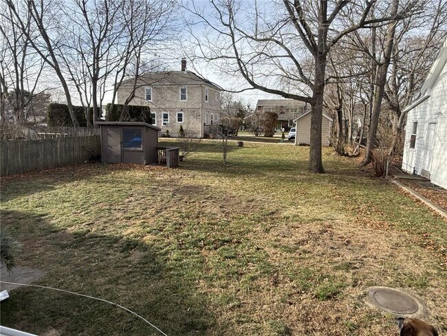 Building Photo - 863 Main St