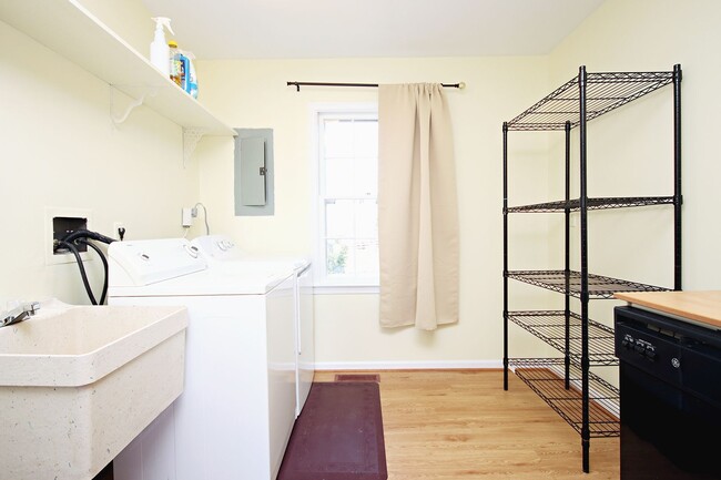 Building Photo - Peaceful & Private Shadwell Mountain Cottage Near I-64 & Pantops