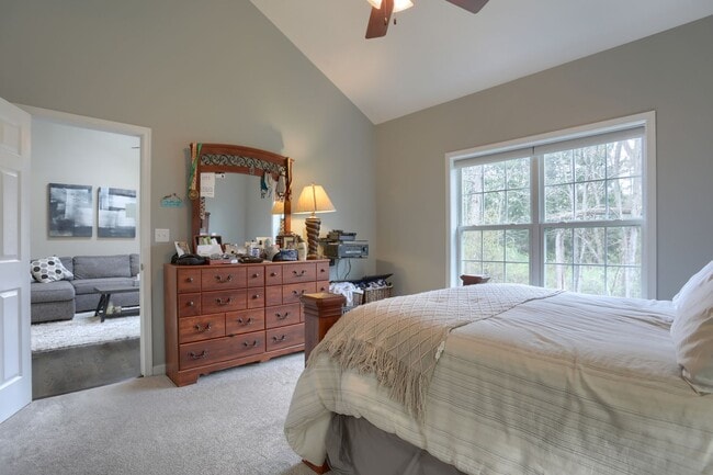 Building Photo - Modern and Convenient Hershey/Harrisburg Suburb Townhouse