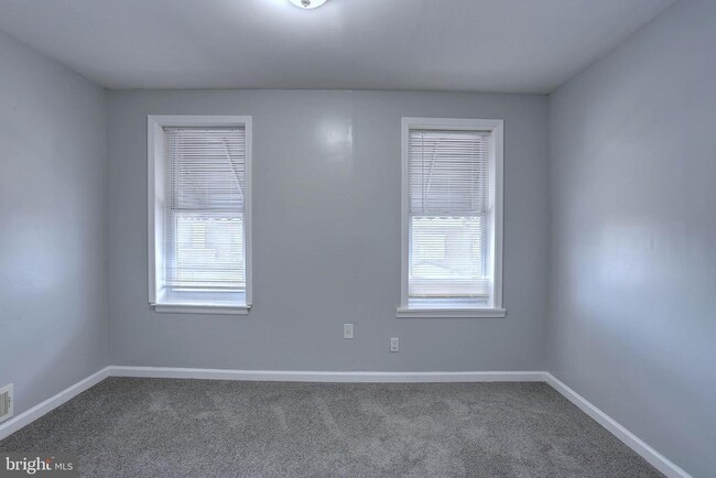 Building Photo - 2506 Lauretta Ave