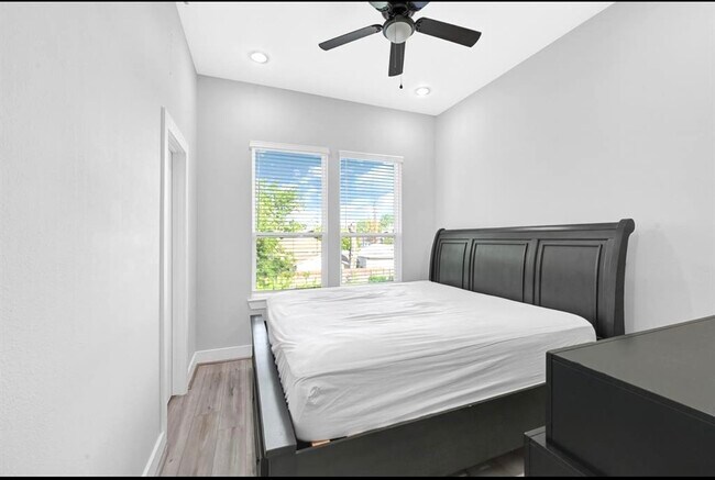 Building Photo - 4215 Hardy St