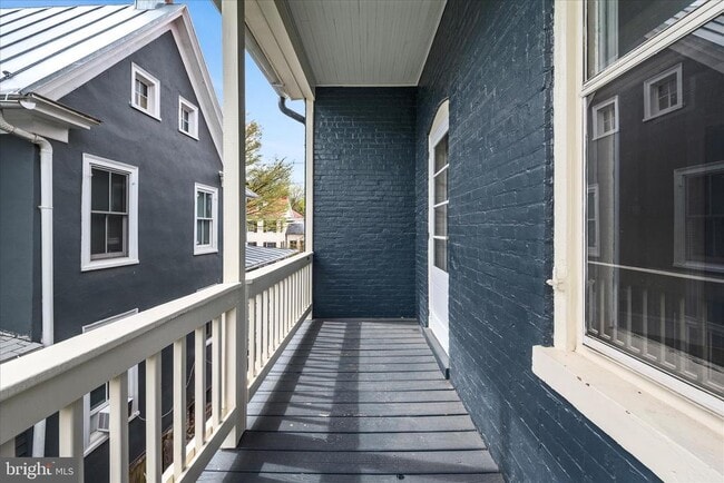 Building Photo - 402 S Loudoun St