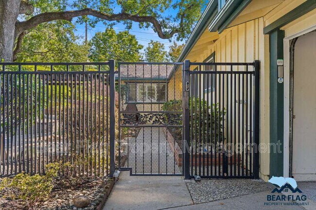 Building Photo - 7919 Ridgemont Dr