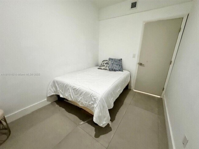 Building Photo - 488 NE 18th St