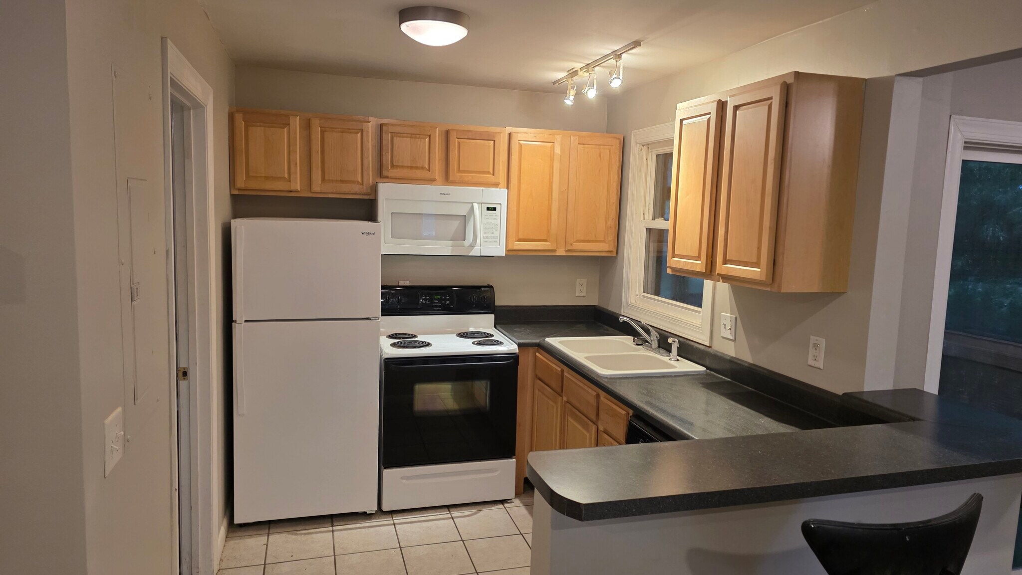 Building Photo - 1536 Inland Ave