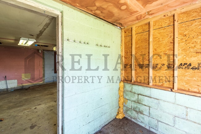 Building Photo - 202 N Anna St