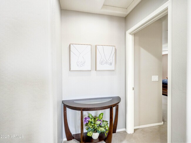 Building Photo - 761 W Desert Hollow Dr