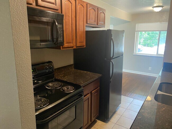 Building Photo - Move In Special offered 1 bedroom with 1 bath