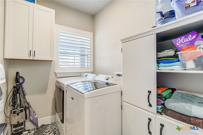 Building Photo - 281 Cibolo Way