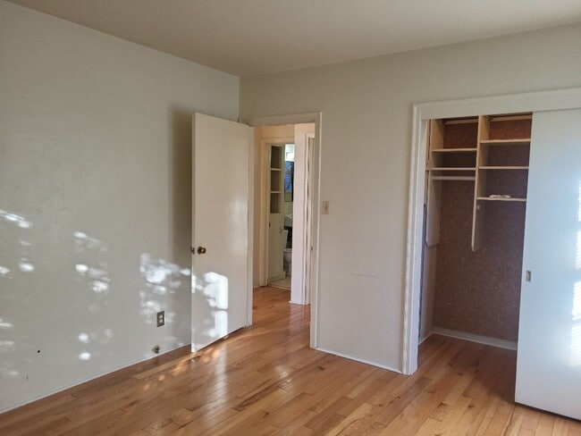 Building Photo - 700-722 Gordon Avenue