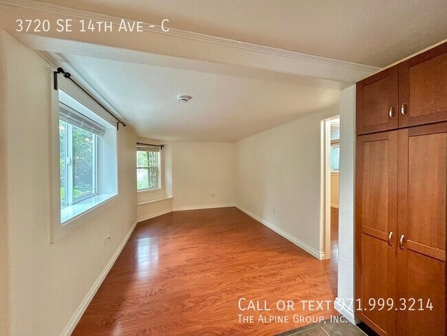 Building Photo - 3720 SE 14th Ave