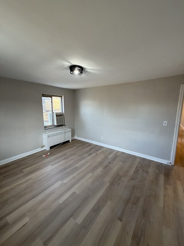 Building Photo - 7139 Eastlawn Dr