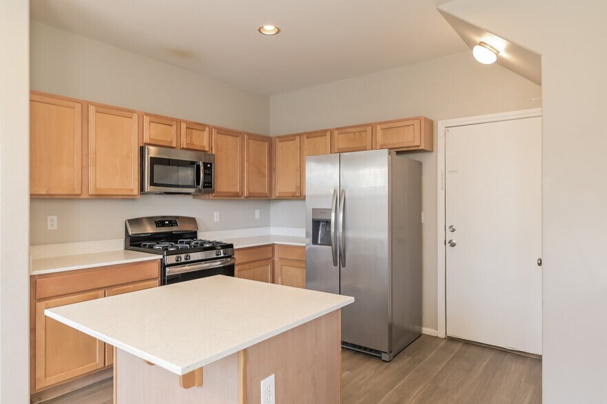 Building Photo - 671 Baffin Island Rd