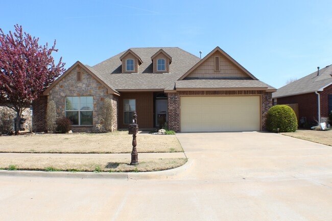 Building Photo - Bixby home available now!