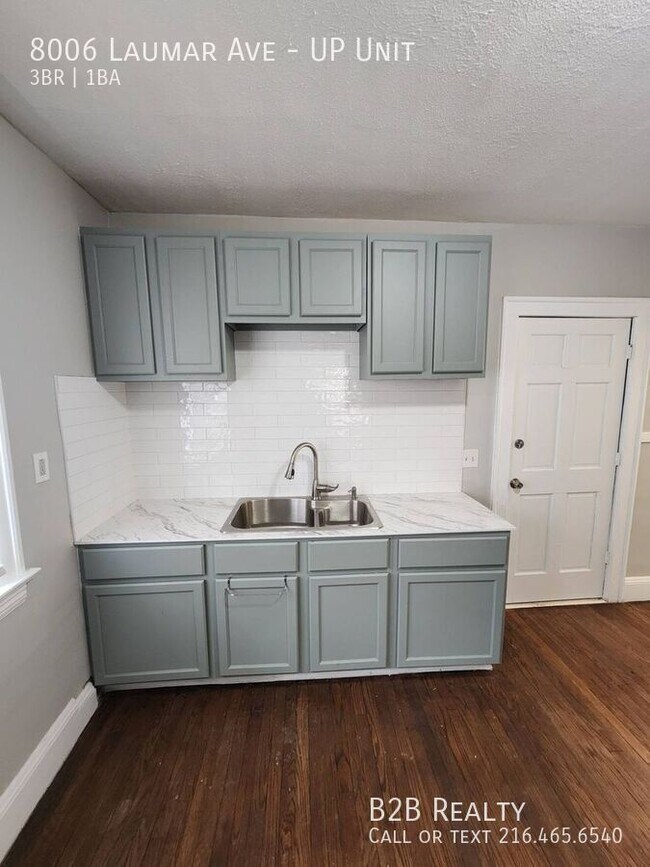 Building Photo - 8006 Laumar Ave