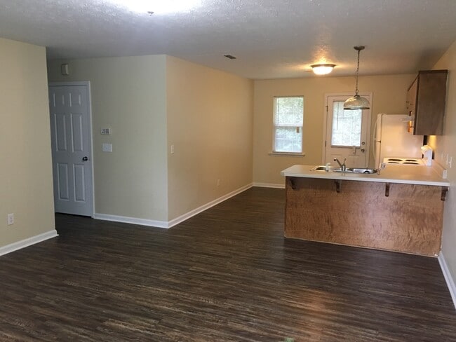 Building Photo - 320 Greenleaf St SW