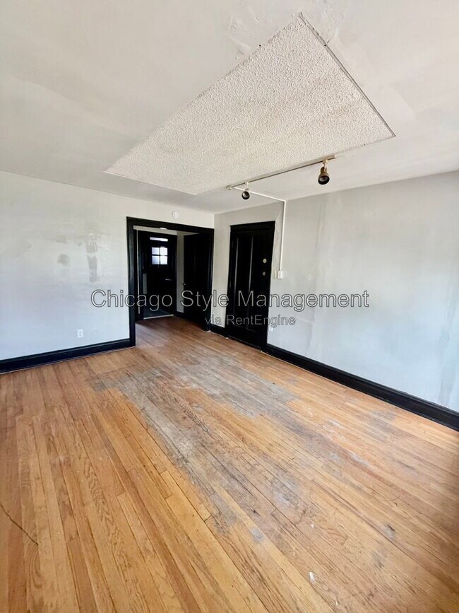 Building Photo - 2950 W 61st St