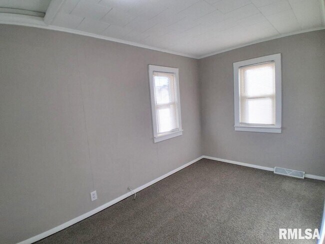 Building Photo - 2022 W Richwoods Blvd