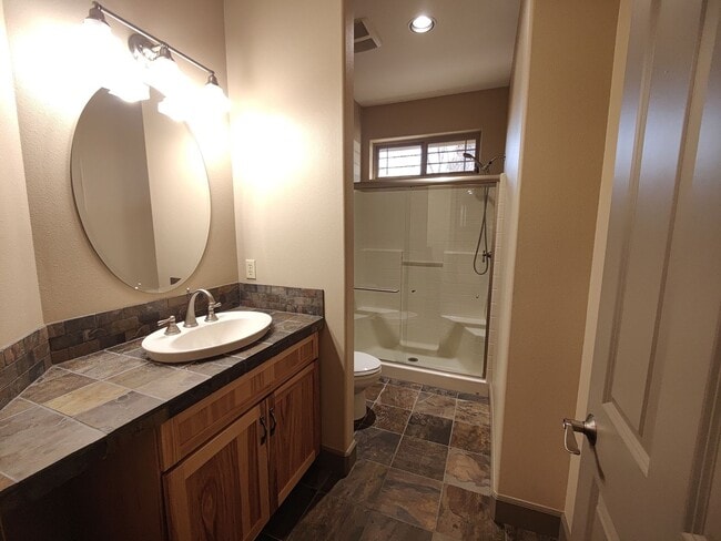 Building Photo - Single Level 4 Bedroom 3 Bath Beauty