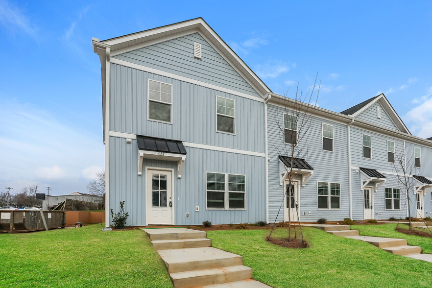 Building Photo - 108 Dogwood Village Trl