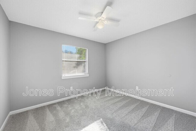 Building Photo - 905 Chimneys Ln