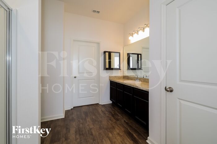 Building Photo - 343 Eaglecrest Dr