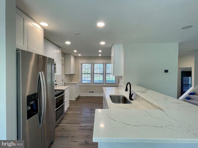 Building Photo - 2504 Little River Rd