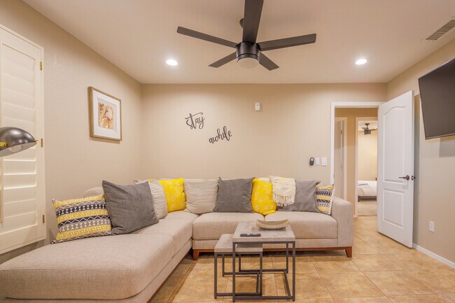 Building Photo - 4027 E Cathedral Rock Dr