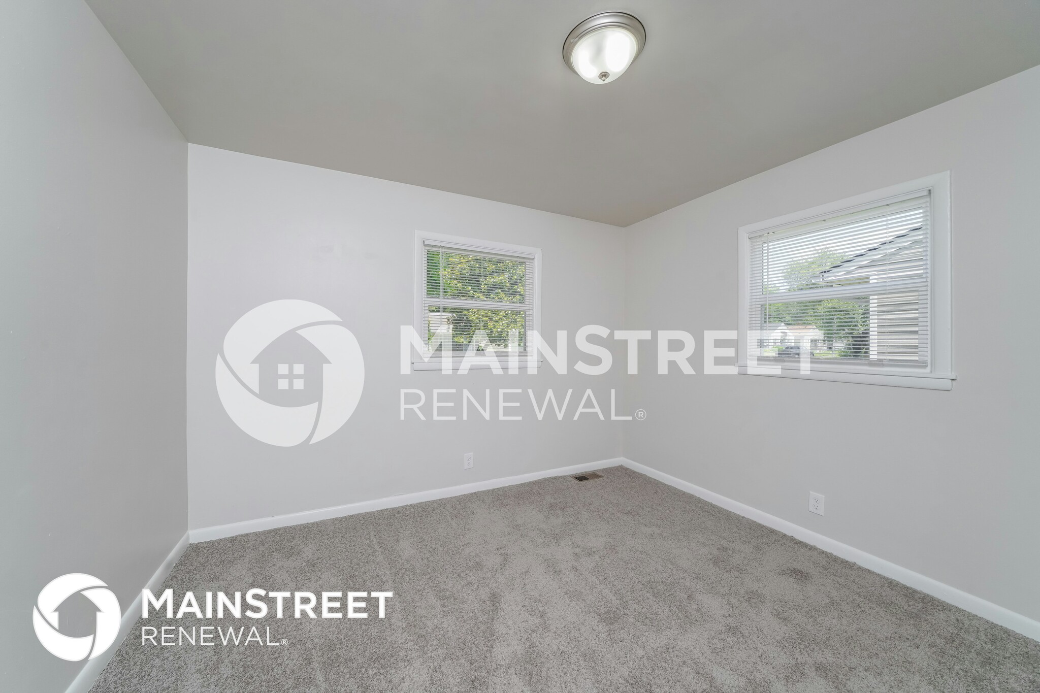 Building Photo - 323 N 43rd St
