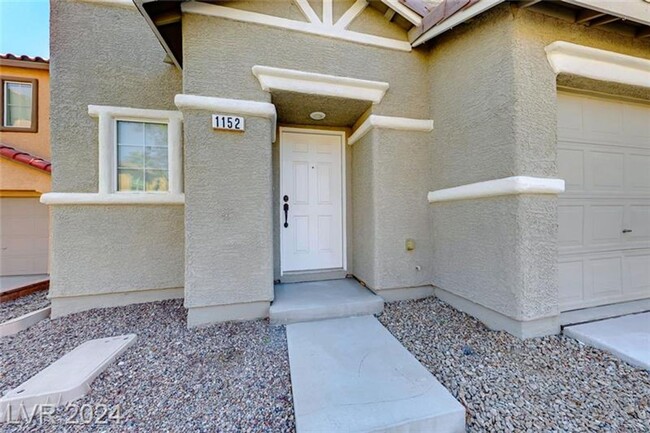 Building Photo - CHARMING 3BED 2.5BATH HOME IN GATED COMMUN...