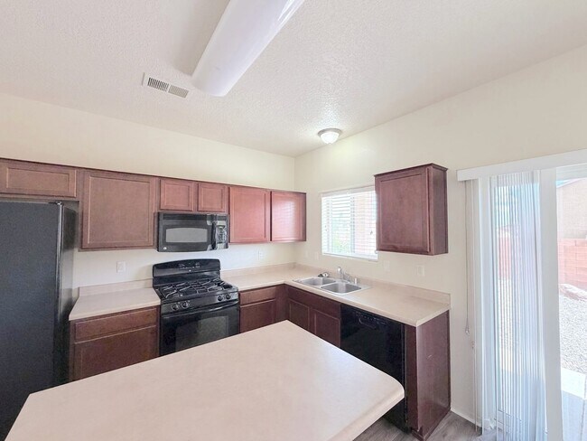 Building Photo - Beautiful 3 bed 2 bath in SW Albuquerque! Spacious layout. New Flooring! 2 Car Garage. Near 98th ...
