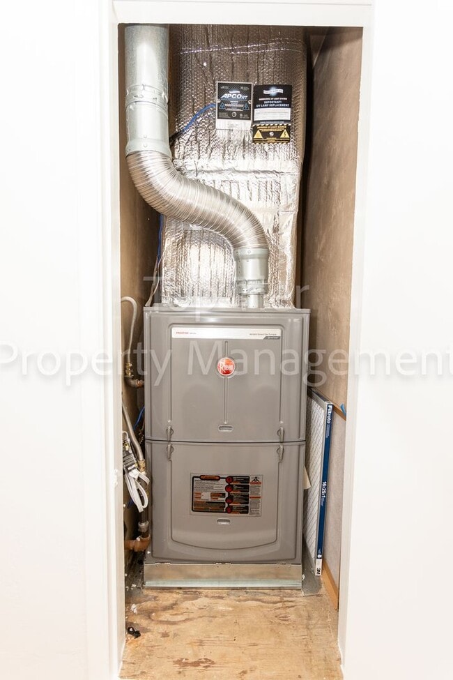 Building Photo - Charming Mid-Century Home | 4BR, 3BA | 2,424 Sq Ft | 8,400 Sq Ft Lot | Prime La Jolla Location**$...