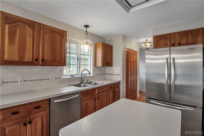 Building Photo - 6 St Charles Ct