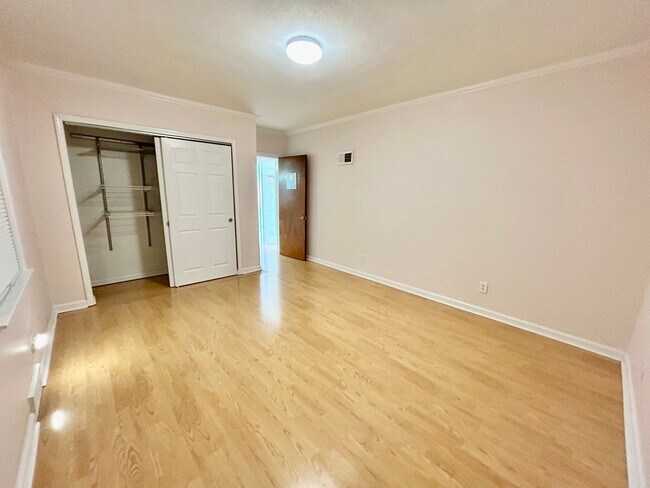 Building Photo - Amazing Home in Tahoma Terrace!