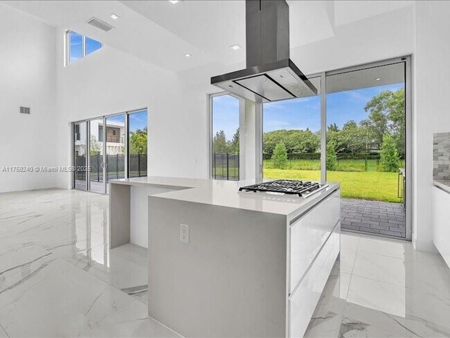 Building Photo - 16644 Botaniko Dr N