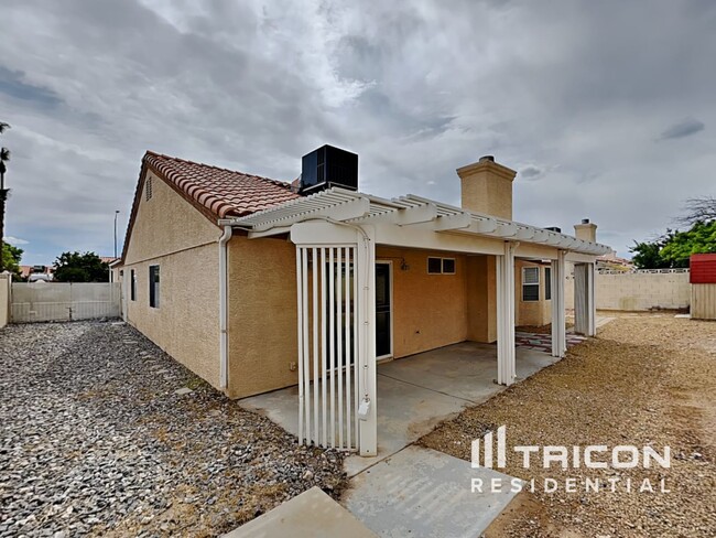 Building Photo - 5033 Golfridge Dr