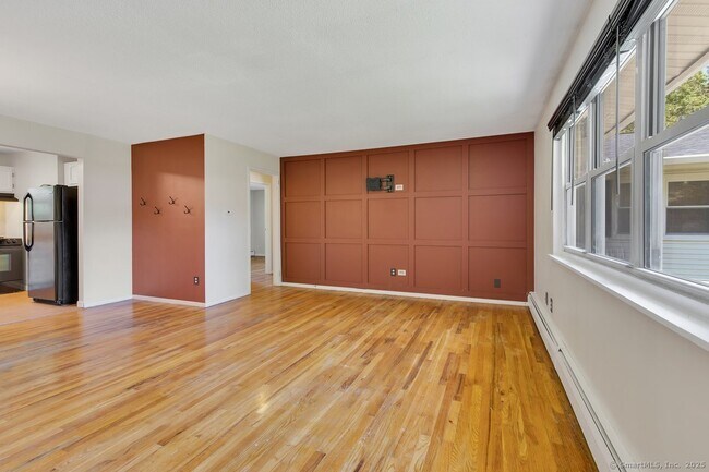 Building Photo - 476 Oak Ave