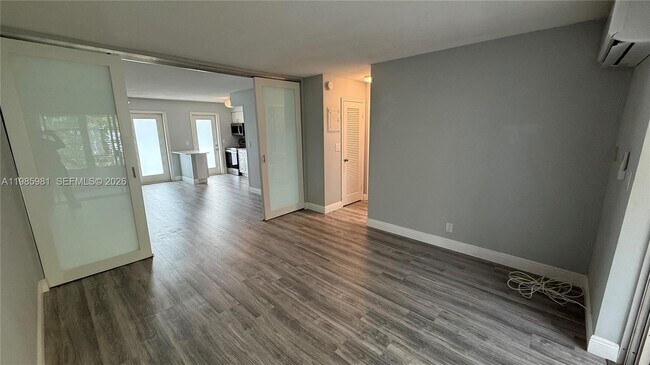 Building Photo - 2115 NE 42nd Ct