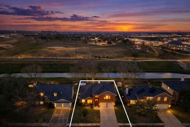 Building Photo - 14914 W Bend Dr