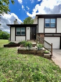 Building Photo - Cozy Duplex w/ Plenty of Space, LVP Flooring and a Fenced Yard!