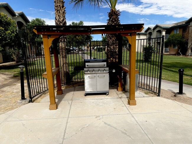 Building Photo - El Centro Senior Villas II