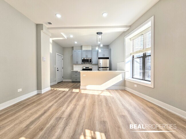 Building Photo - 432 W Belden Ave
