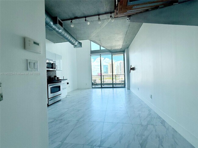 Building Photo - 690 SW 1st Ct