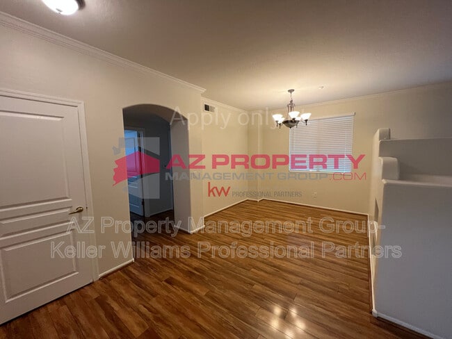 Building Photo - 955 E Knox Rd