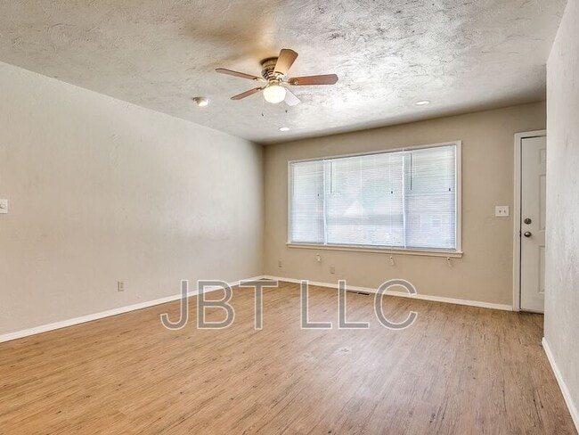 Building Photo - 2132 Andover Ct